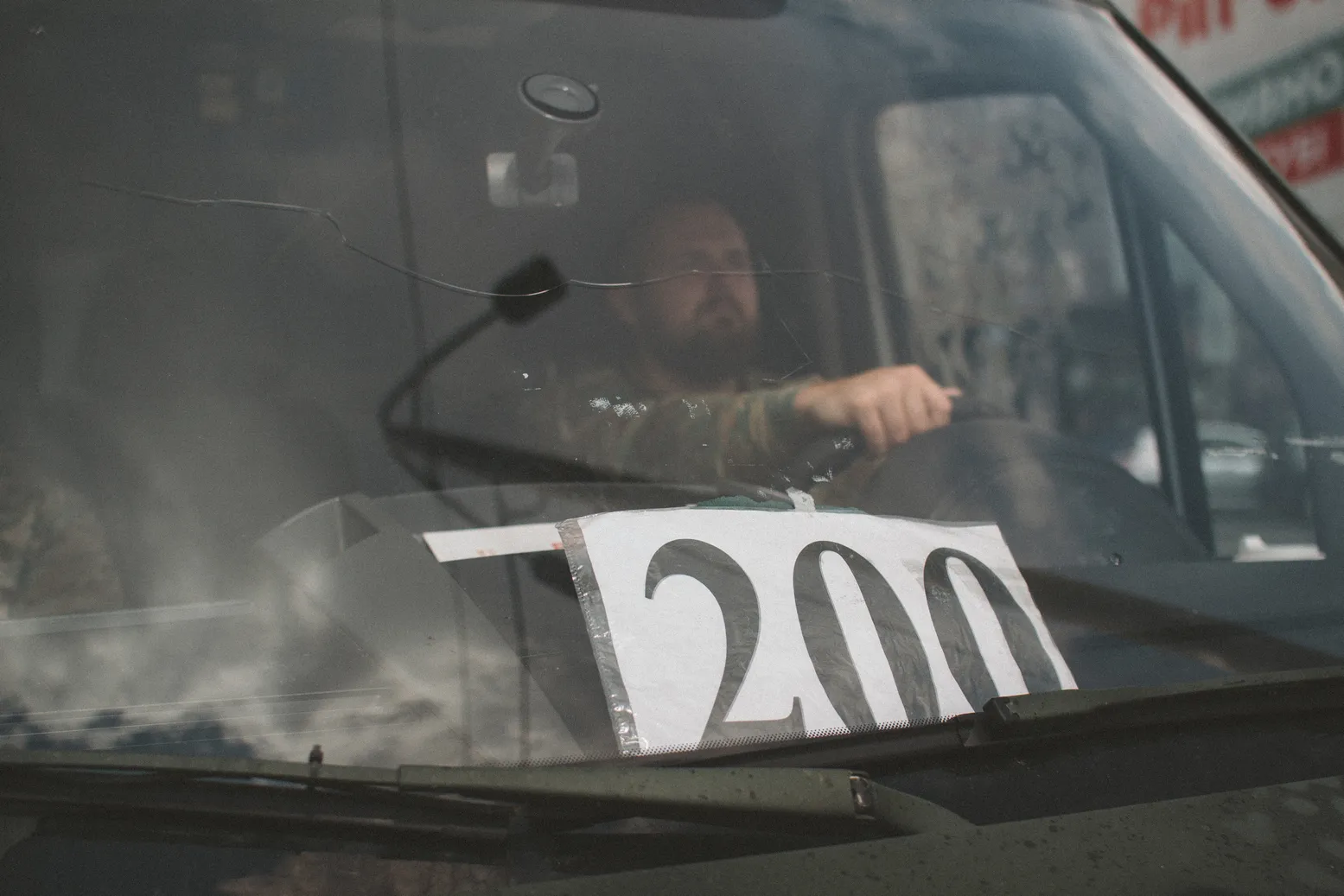 авто із табличкою «200»